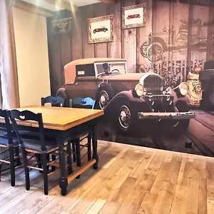 Le Vieux Tacot Avec Garage Appartement